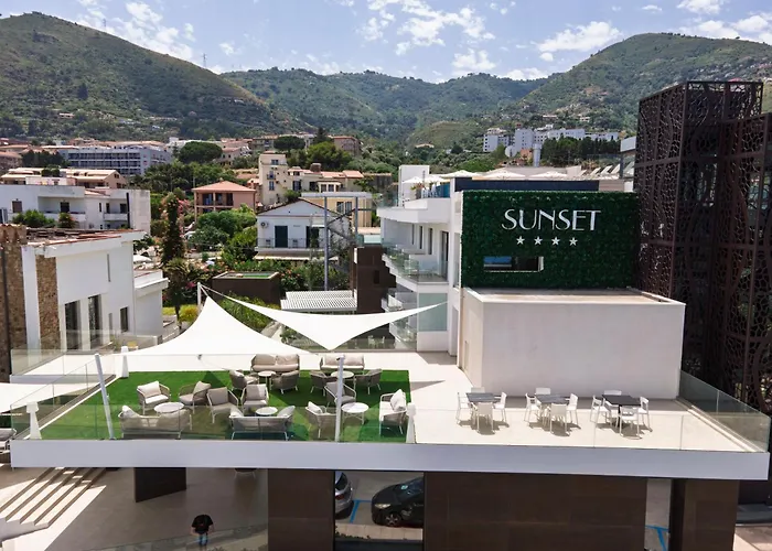 Sunset 4*